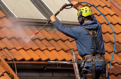 Démoussage et hydrofuge de toiture à Moularès